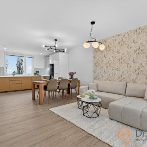 NA PREDAJ 3-IZBOVÝ BYT S OBÝVAČKOU S KUCHYŇOU AKO V RODINNOM DOME, NOVÁ PRECÍZNA KOMPLETNÁ REK., LAMAČ